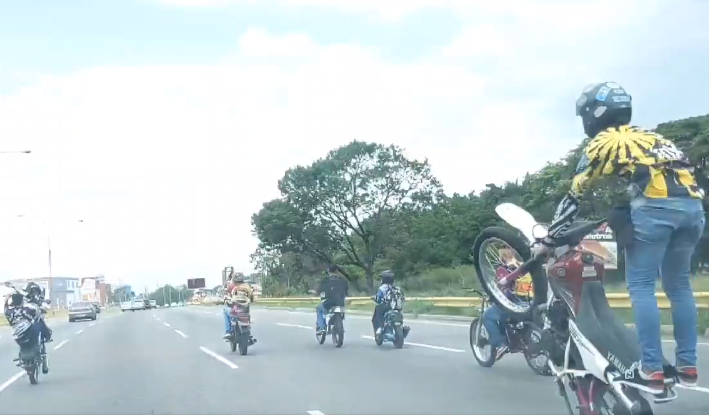 “Motopiruetas”, nuevo invento que pone vidas en peligro a lo largo de la ARC (Video)