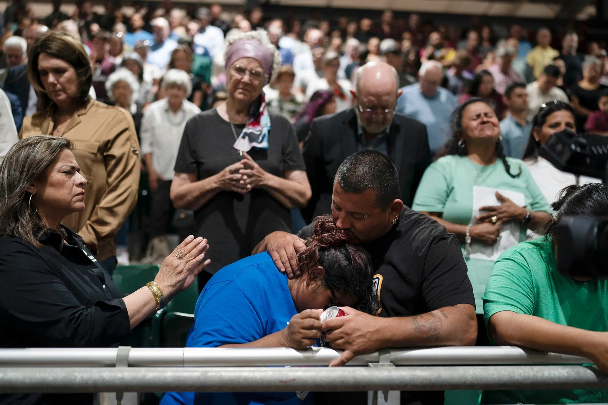 “No estamos bien”: Los maestros reaccionan con temor y dolor a la masacre de Texas