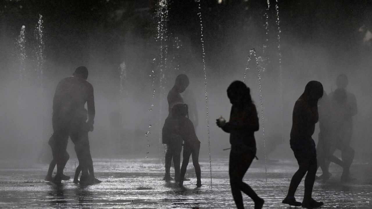 España combate varios incendios forestales en plena ola de calor