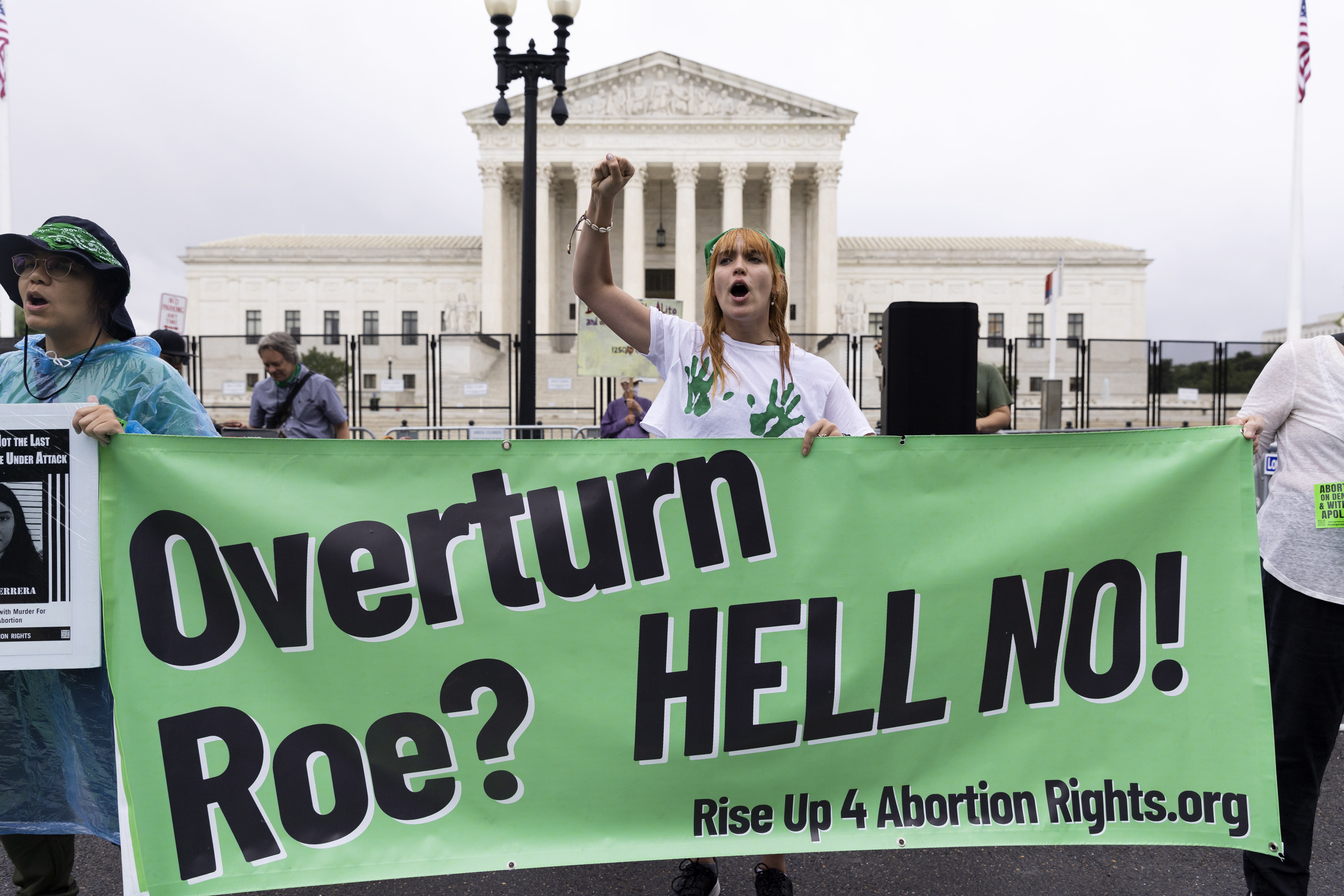 Corte Suprema de EEUU revoca el derecho constitucional al aborto