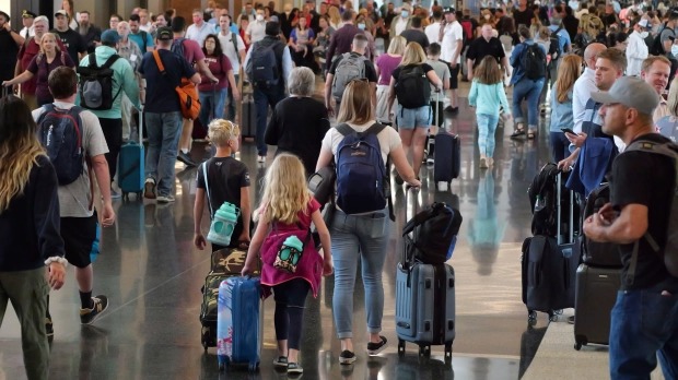 Caos en aeropuerto de EEUU: Sufrió un ataque cardíaco cuando corría hacia la puerta de embarque