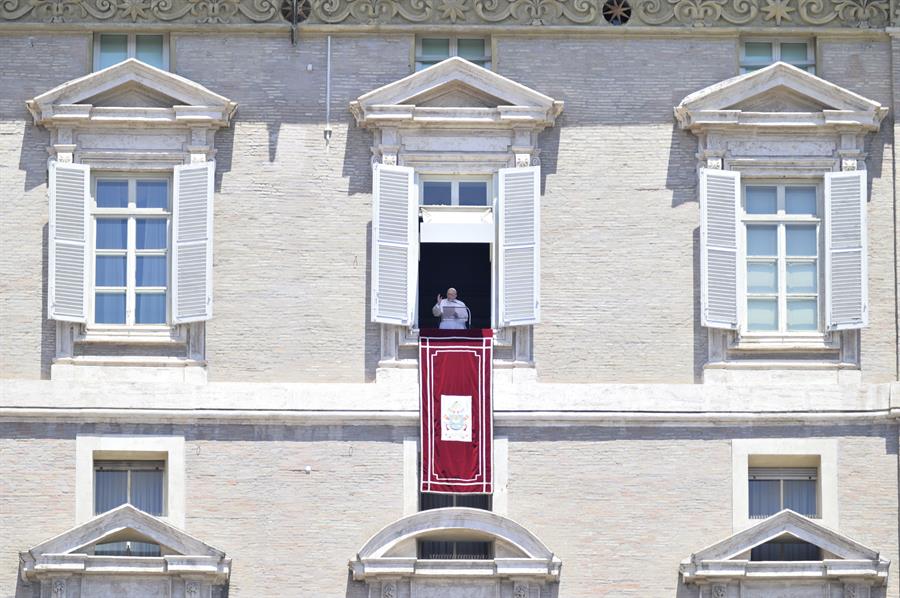 El papa Francisco pide que no se olvide al pueblo ucraniano golpeado por la invasión rusa