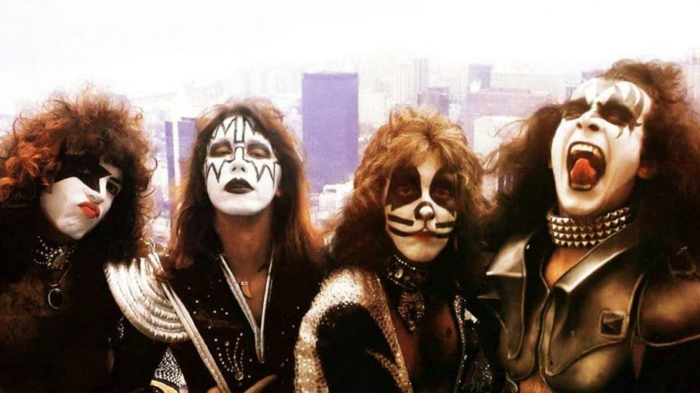 El error de Kiss con una bandera en pleno concierto en Viena (FOTO)