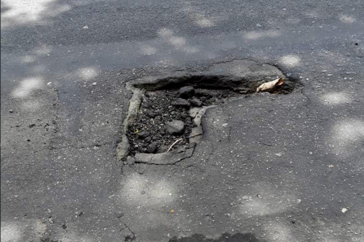 Desborde de aguas blancas rompe calles y afecta a comerciantes de Bolívar (VIDEO)