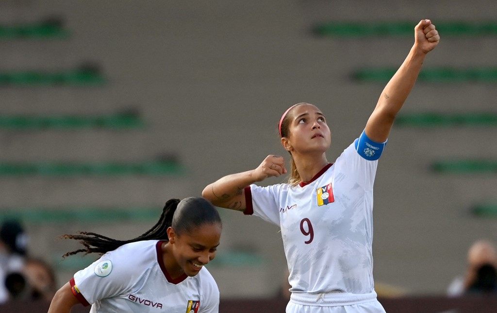 Con GOLAZO de Deyna Castellanos, la Vinotinto aplastó a Costa Rica en San Salvador (Video)