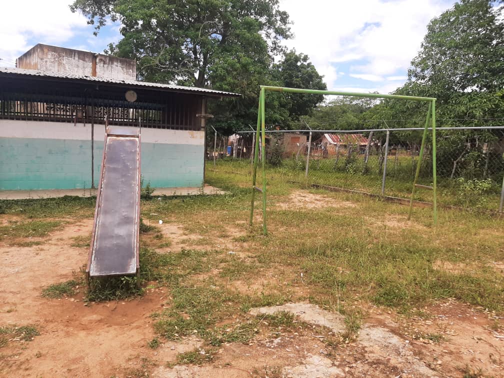 Finaliza el año escolar y el chavismo no le hizo ni un “cariñito” a los colegios de Lara