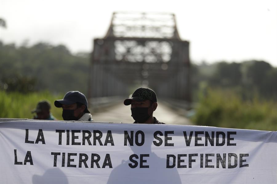 Indígenas panameños bloquean vías para reclamar la titulación de tierras