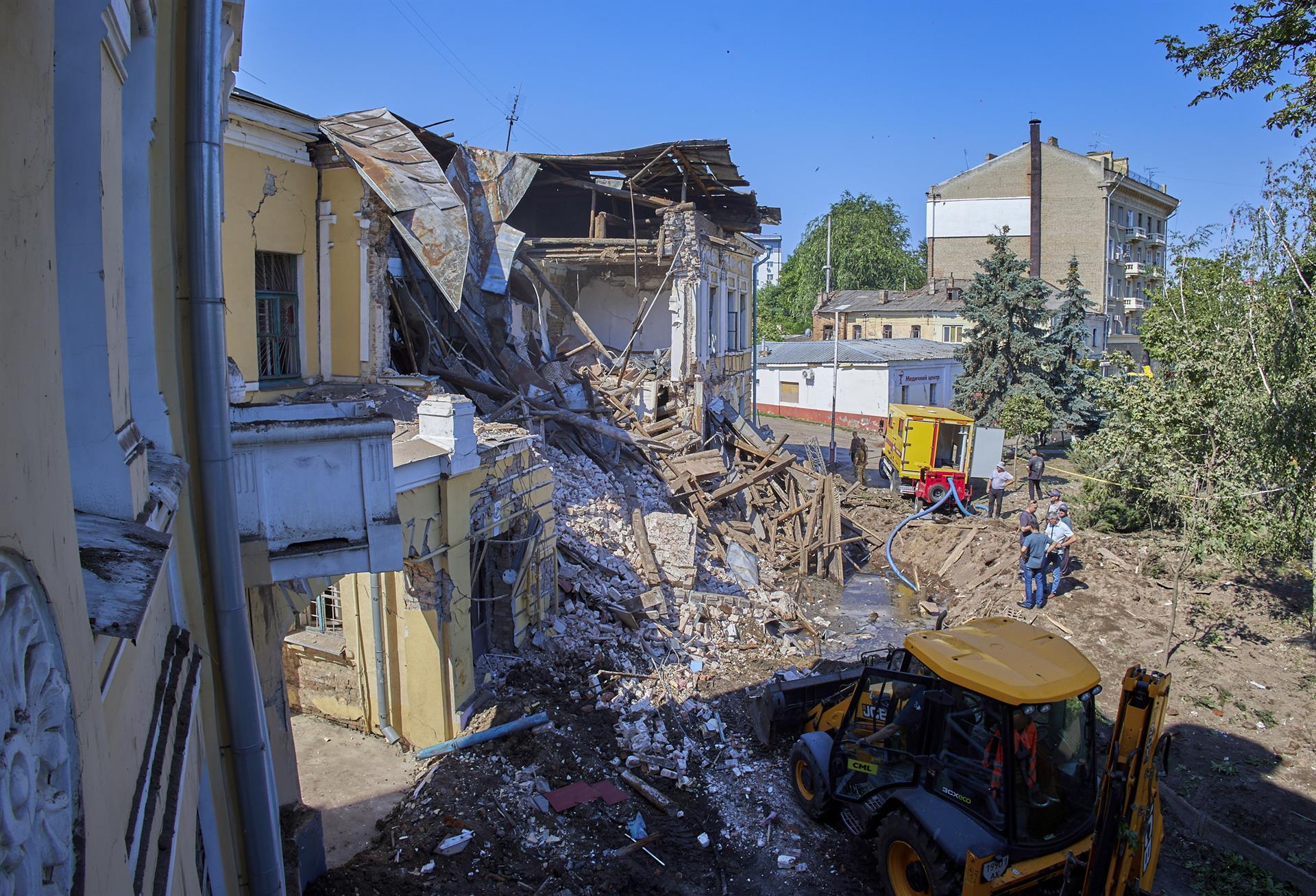 Los cadáveres recuperados tras el ataque ruso en Donetsk ascienden a 36