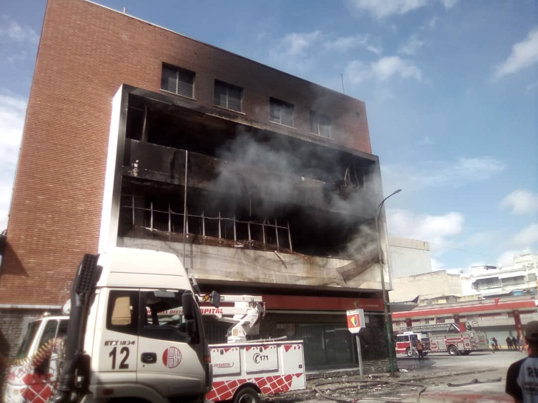 Así amaneció el Mercado de los Corotos en Quinta Crespo tras el incendio (FOTOS)