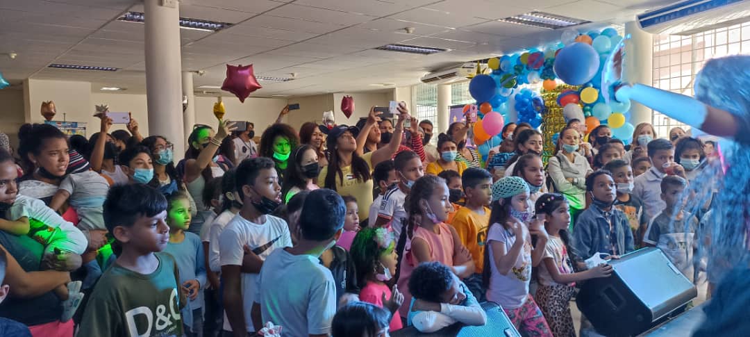 El hospital JM de los Ríos se llenó de alegría, música y diversión (Fotos)