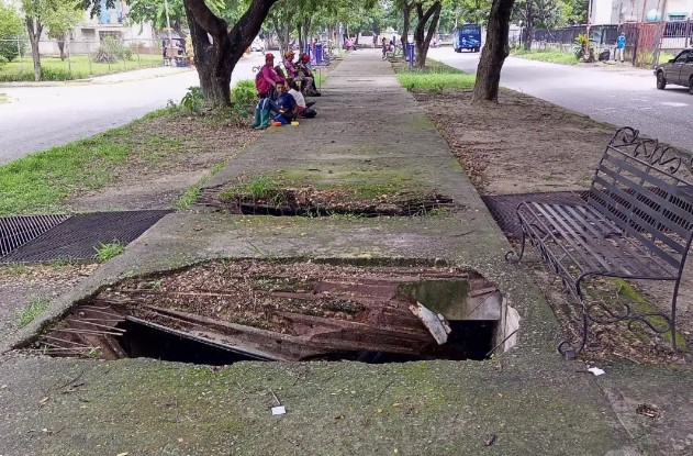 En Maracay se abrió una “caminería hacia el inframundo”… si caes no regresas (FOTOS)