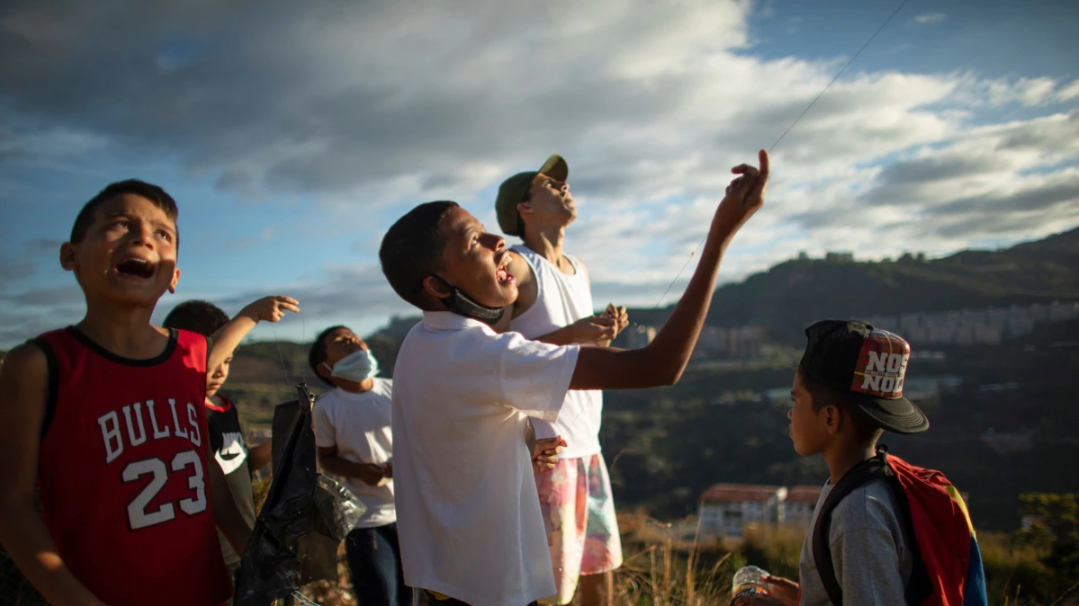 Padres modifican las costumbres para celebrar el Día del Niño por la crisis económica