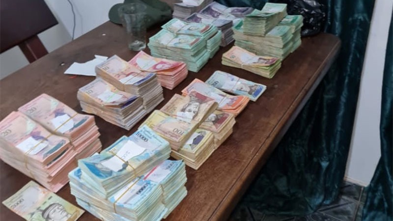 Venezolano fue deportado de Argentina por tener 21 millones de bolívares… ¡de los viejos!