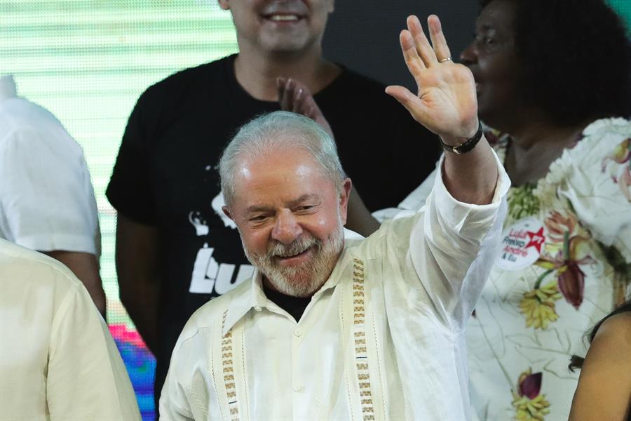 Brasil abre la campaña electoral con Lula por delante en las encuestas