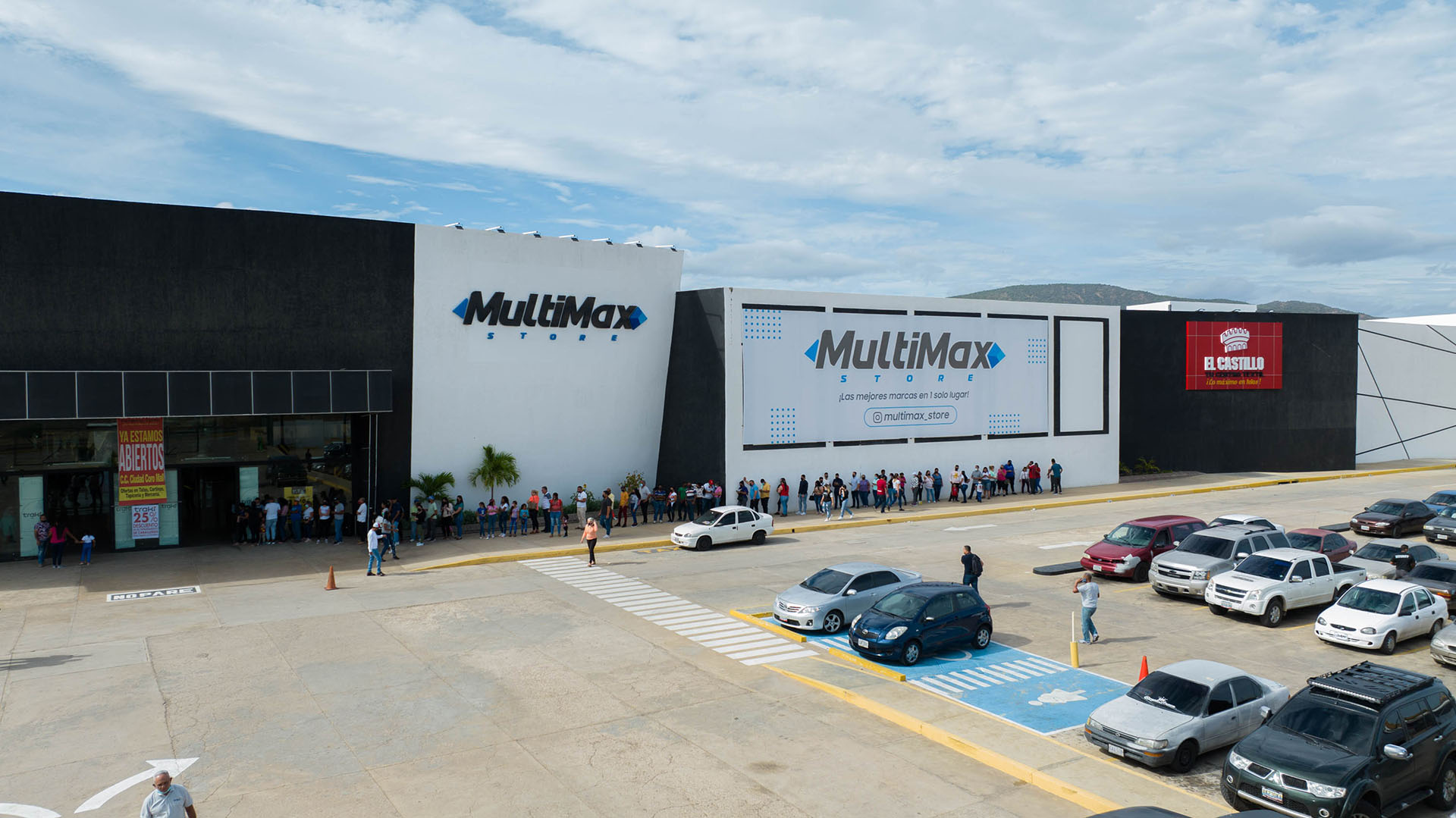 MultiMax se apoderó de Coro con descuentos especiales por inauguración