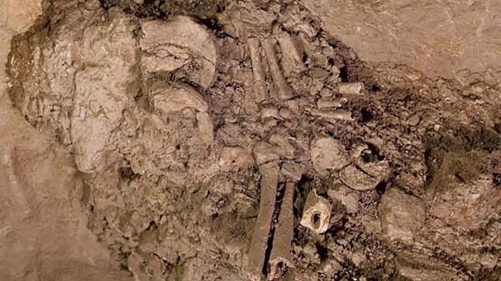 Hallan restos humanos de una posible tumba de hace 10.000 años en Azerbaiyán