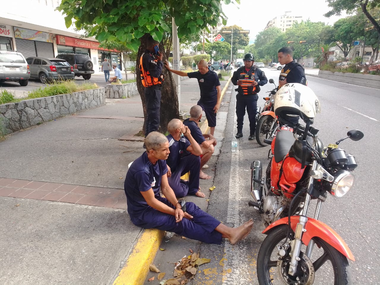 Personas en situación de calle huyeron del centro de rehabilitación Misión Negra Hipólita #2Ago (FOTOS)