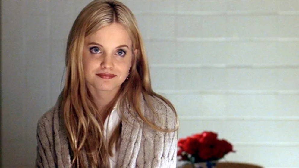 El drama de Mena Suvari, la actriz de Belleza Americana que logró escapar del peligroso destino que le impusieron