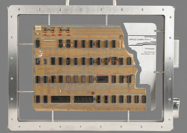 Subastaron el prototipo de la computadora Apple-1, creada por Steve Jobs