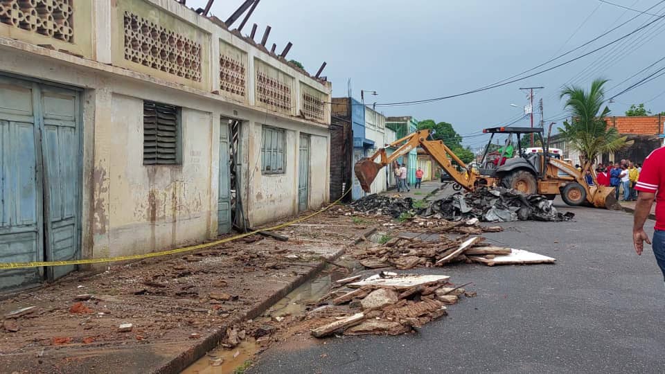 Hombre resultó lesionado al caerle la platabanda de su casa en medio de las lluvias en Anzoátegui (FOTOS)