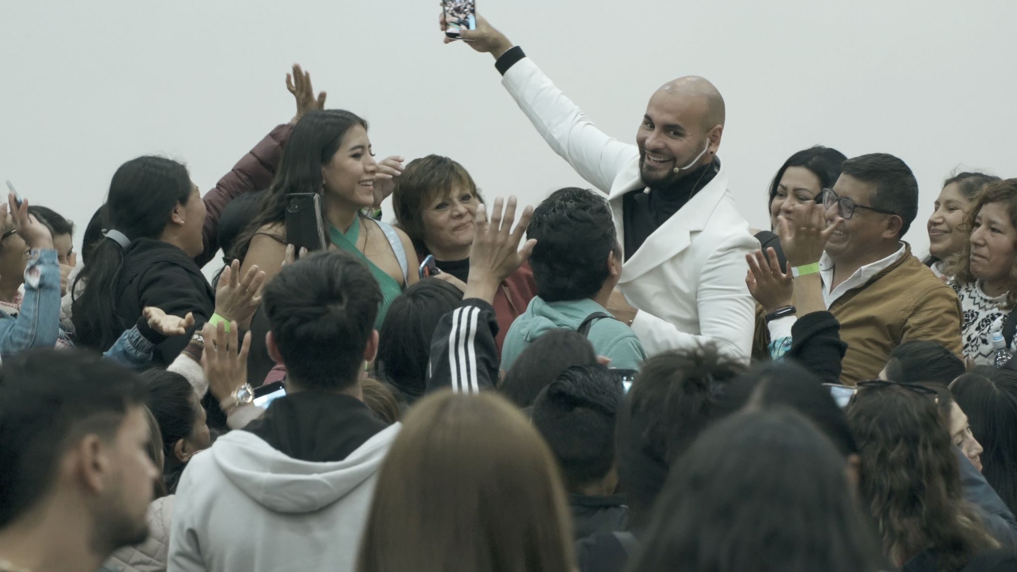 Cumpliendo su promesa: Ricardo Ponce presentó en Perú su evento “Desde Adentro”