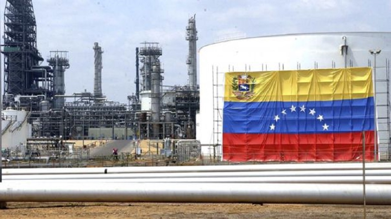 La producción petrolera de Venezuela se aleja de la promesa de Maduro