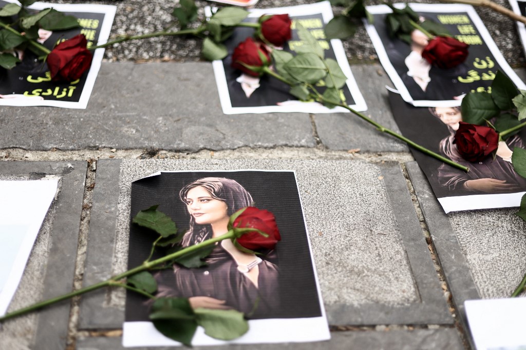 Manifestaciones de cólera por muerte de Mahsa Amini sacuden ciudades de Irán (videos)