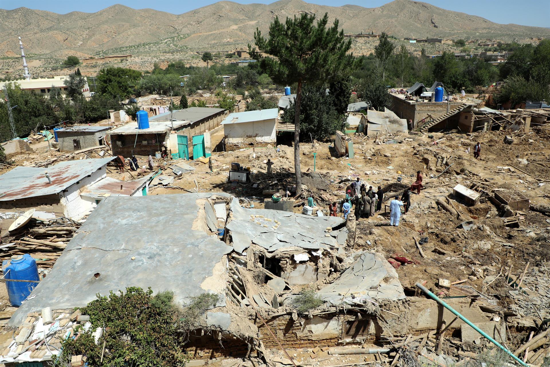 La devastación de las inundaciones sobrepasa la capacidad de Pakistán