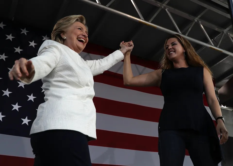 La razón por la cual comparan a Alicia Machado con Hilary Clinton