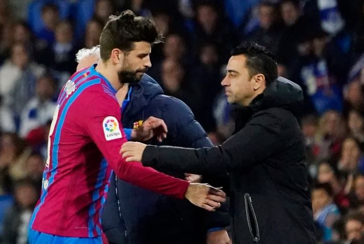 “Pues menos vas a jugar”: Filtraron el cruce de Xavi con Piqué en el vestuario