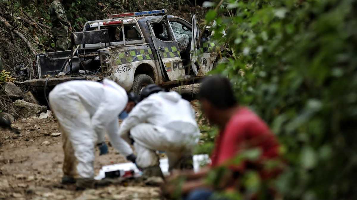 Semana: La última foto con vida de los siete policías que fueron masacrados en el Huila