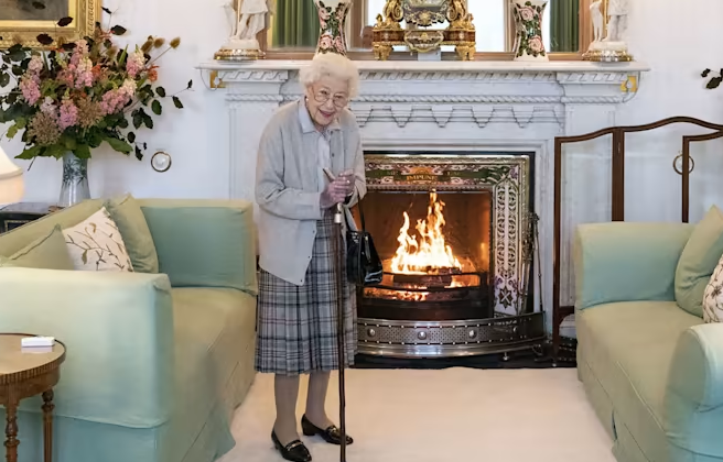 Más frágil pero sin perder la sonrisa, así se ha visto a la reina Isabel II hace solo dos días