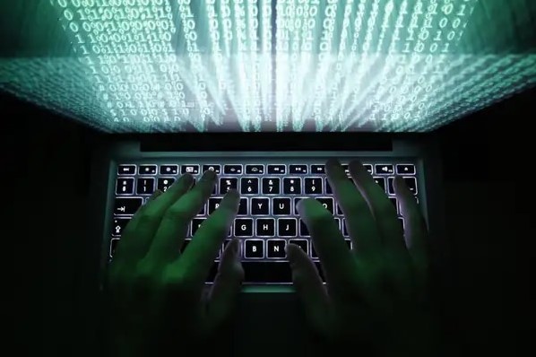 Hackers ucranianos crearon perfiles falsos, engañaron a soldados rusos y bombardearon su base militar