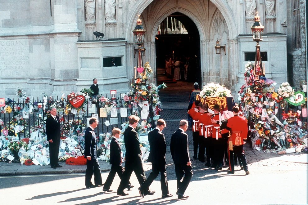 Las cosas que la corona británica tuvo que cambiar tras la muerte de Lady Di por temor a una reacción popular