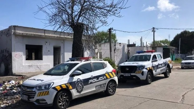 Macabro hallazgo: revisó debajo de su cama y encontró a un hombre muerto