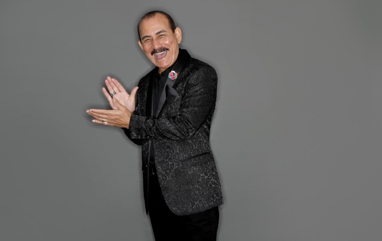 Charlie Aponte se reencuentra con su fanaticada para interpretar su icónica salsa