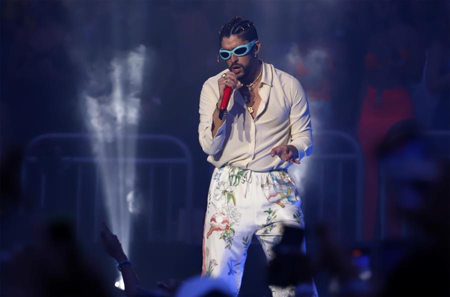 Bad Bunny llegó de sorpresa junto a 80 comensales a un restaurante puertorriqueño en EEUU