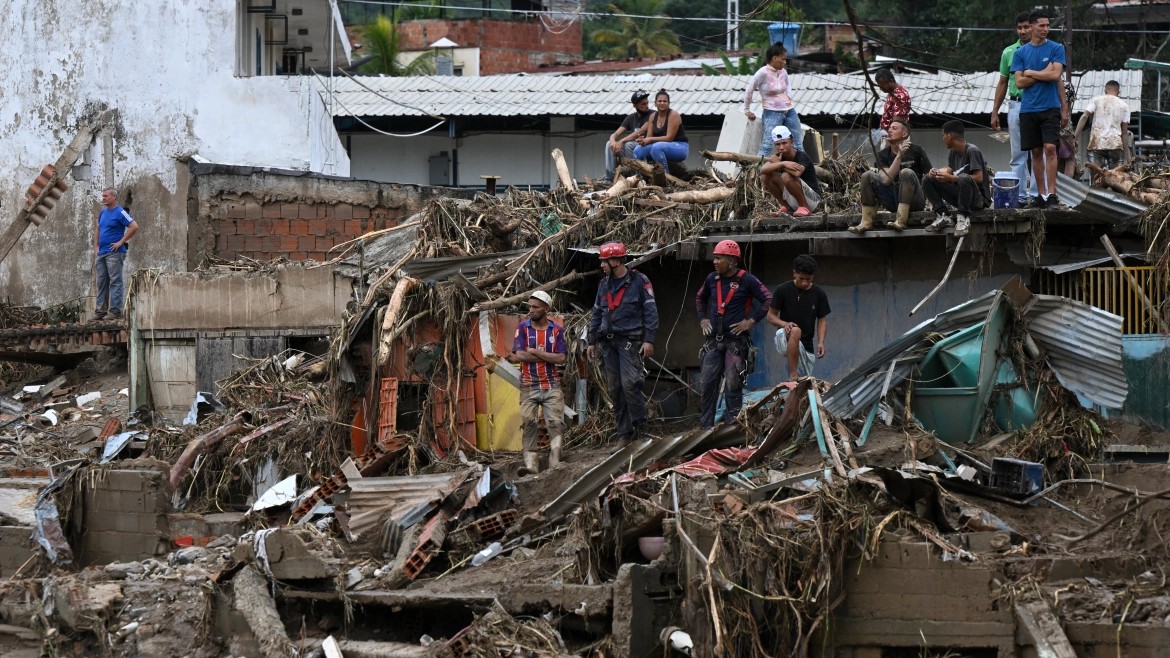 Torrential rains trigger deadly landslides in Venezuela town