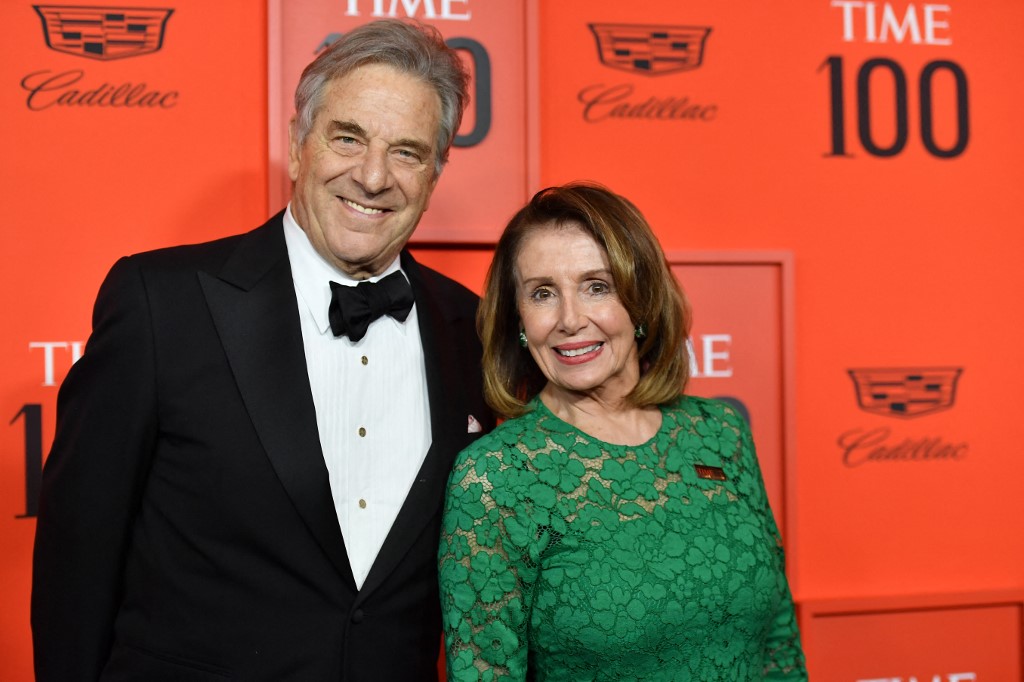 Esposo de Nancy Pelosi fue operado con éxito tras ser atacado en su casa