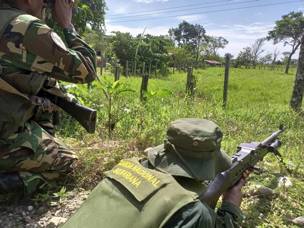 Un miembro del Psuv se convirtió en jefe del ELN en Venezuela y azota a los habitantes de un pueblo