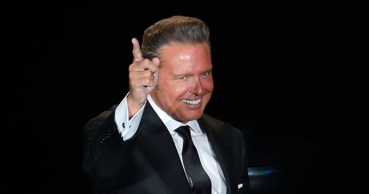 “Dispuestos a tirar la casa por la ventana”: Luis Miguel le habría propuesto matrimonio a su comadre