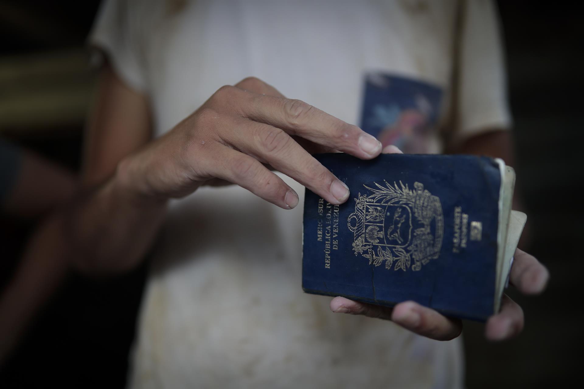 Chavismo confirma solicitud de requisito a migrantes venezolanos para ingresar al país