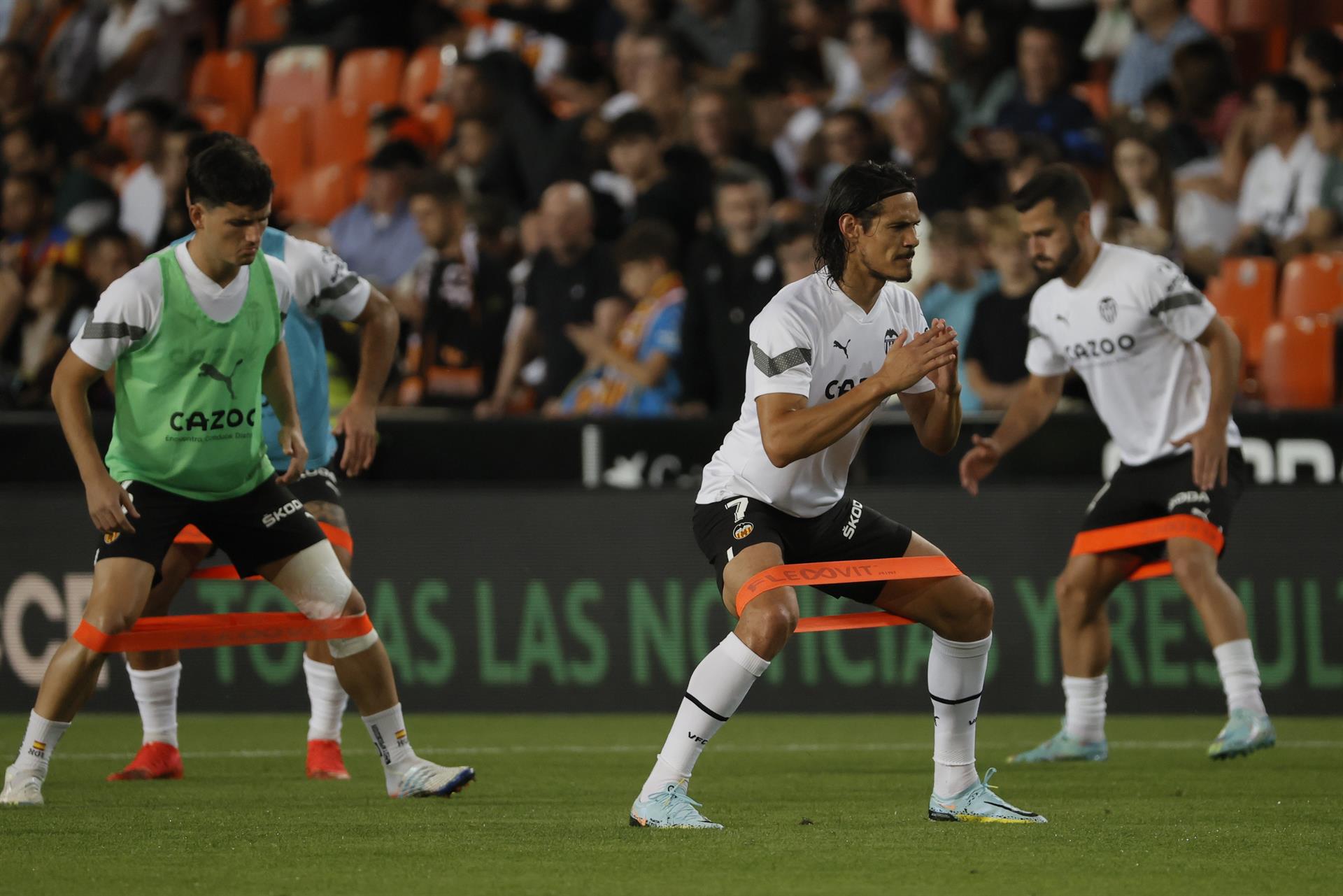 Alerta en Uruguay: Edinson Cavani se lesionó a tres semanas del Mundial