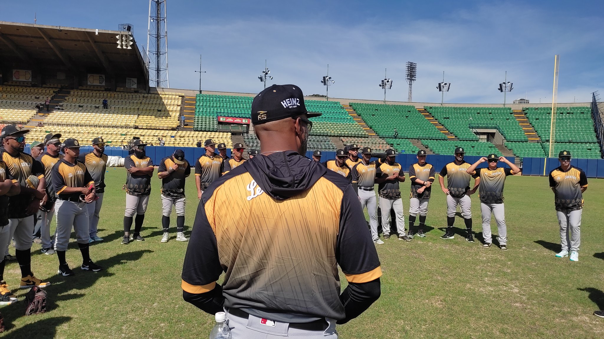 Leones del Caracas vuelven a los terrenos para iniciar entrenemientos de pretemporada (FOTOS)