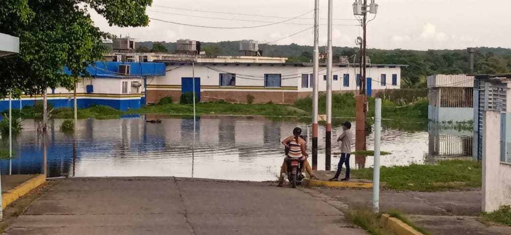 Más de dos mil familias afectadas dejan inundaciones en el oeste de Anzoátegui