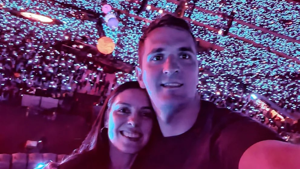 “¿Quieres envejecer conmigo?”: le propuso matrimonio en pleno show de Coldplay y la historia se hizo viral