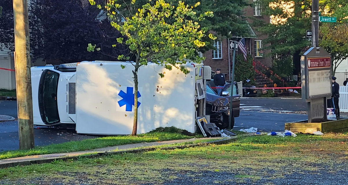 Primero la arrolló un auto y luego se estrelló la ambulancia que la recogió en Nueva York