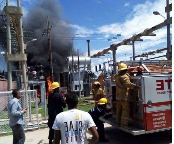 EN VIDEO: el fuerte incendio en Subestación Tres Picos de Cumaná por explosión de un transformador #10Oct