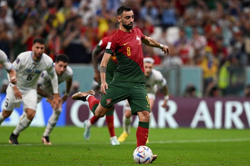 Doblete de Bruno Fernandes firmó el boleto de Portugal a octavos de final