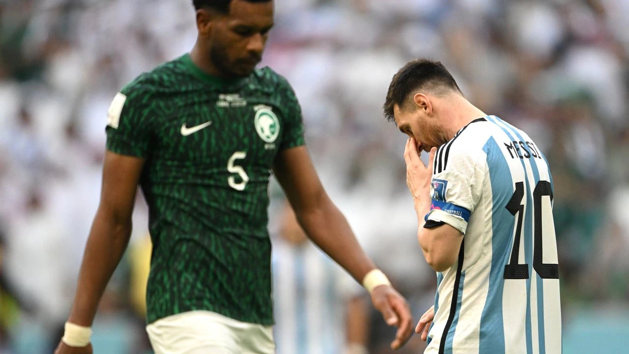 Jugador de Arabia Saudita revela qué le dijo a Messi tras celebrarle el gol en su cara